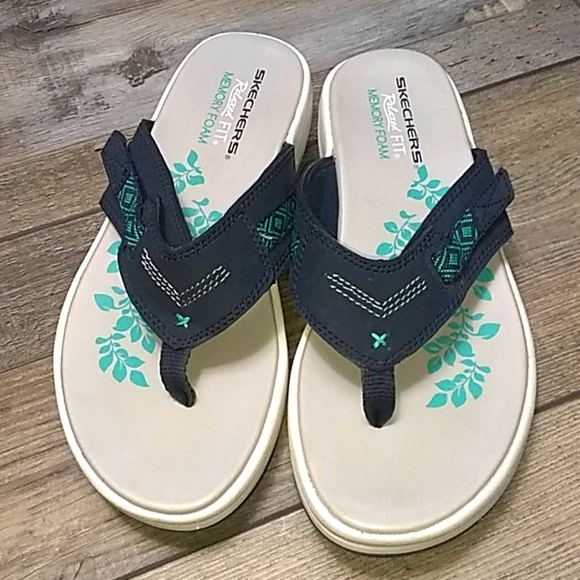 the bay skechers womens